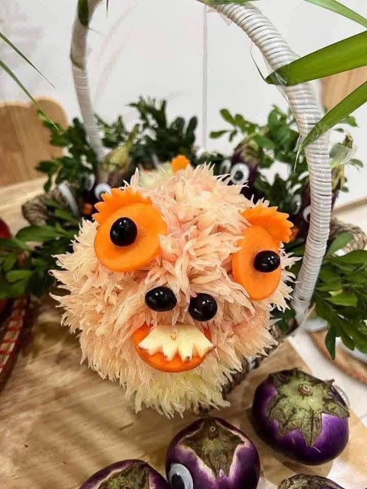 Loạt m&acirc;m cỗ Trung thu nh&igrave;n cứ tưởng &ldquo;Halloween năm nay đến sớm&rdquo; - Ảnh 10.