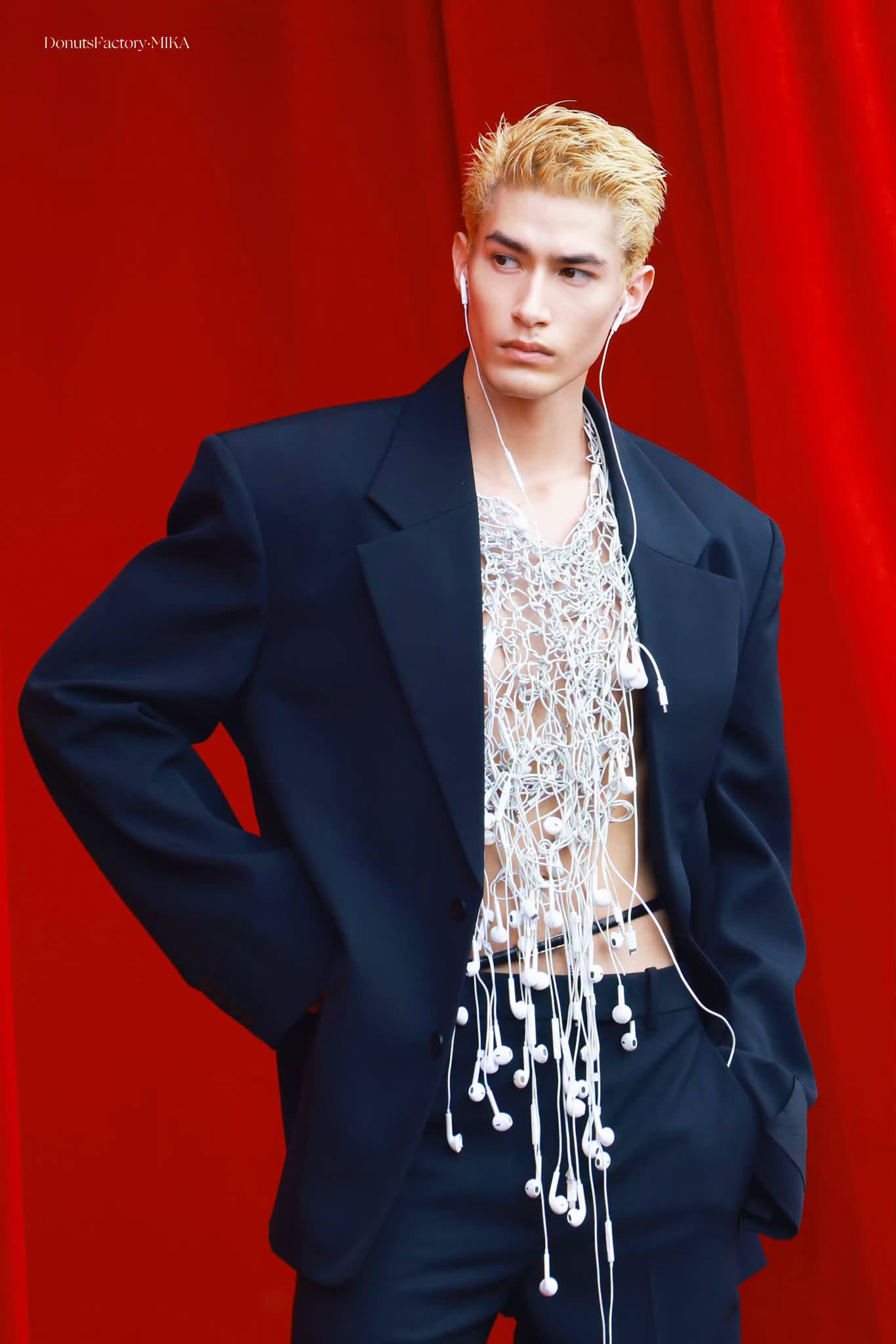 Sự kiện hot nhất đ&ecirc;m Trung thu: L&acirc;m Duẫn diện v&aacute;y Việt so đọ Na Tr&aacute;t, 1 Chị Đẹp hở cả mảng lưng trần g&acirc;y ngộp thở- Ảnh 19.