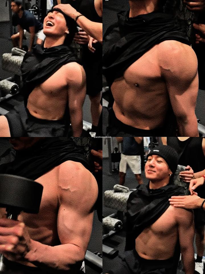 Jungkook nảy nở sau 1 năm- Ảnh 10.