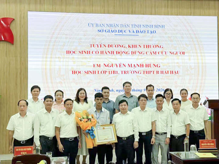 Nam sinh lao xuống nước cứu 2 em nhỏ được Chủ tịch tỉnh tặng Bằng khen- Ảnh 1.