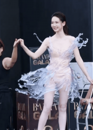 Sự kiện hot nhất đ&ecirc;m Trung thu: L&acirc;m Duẫn diện v&aacute;y Việt so đọ Na Tr&aacute;t, 1 Chị Đẹp hở cả mảng lưng trần g&acirc;y ngộp thở- Ảnh 7.