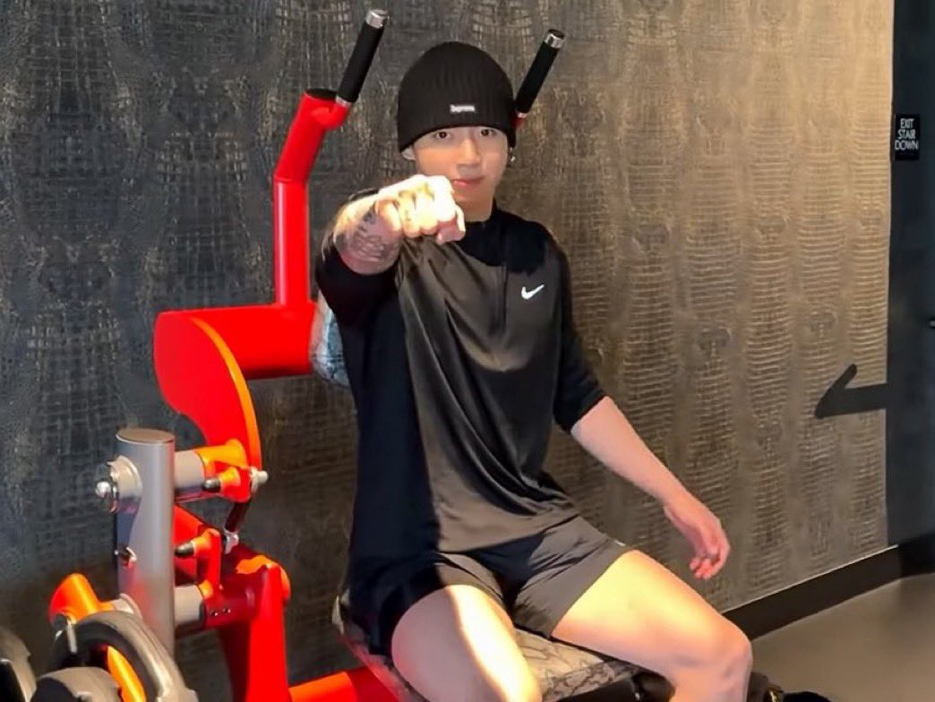 Jungkook nảy nở sau 1 năm- Ảnh 9.