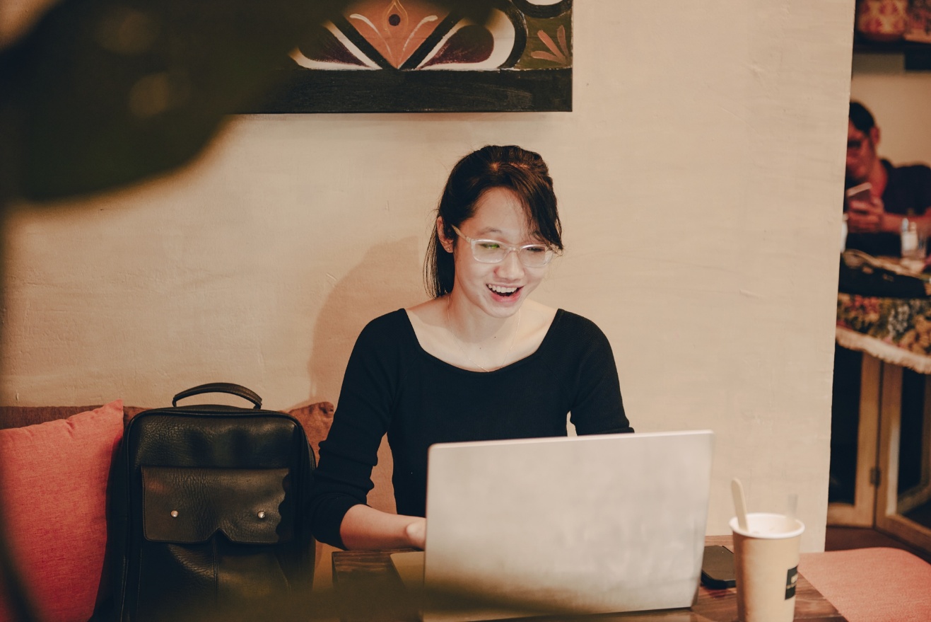 FE CREDIT ưu đãi lãi suất và quà tặng hấp dẫn khi trả góp điện thoại, laptop, máy tính bảng- Ảnh 1.
