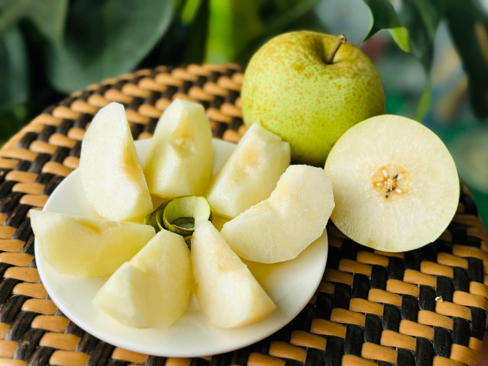 M&ugrave;a thu c&oacute; một loại quả mọng nước được v&iacute; như &ldquo;trợ thủ&rdquo; cho hệ ti&ecirc;u h&oacute;a, nhưng 3 nh&oacute;m người n&ecirc;n hạn chế - Ảnh 1.