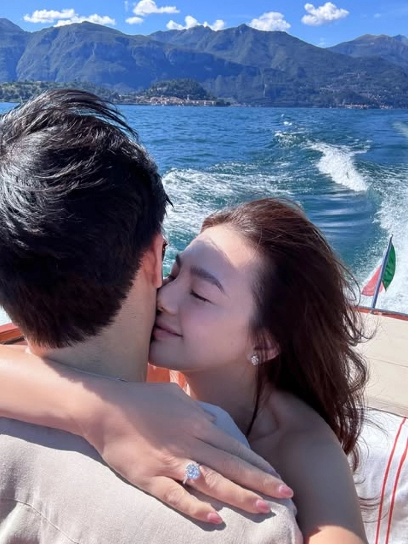 &ldquo;Ngọc nữ ph&ocirc;ng bạt&rdquo; được thiếu gia ngh&igrave;n tỷ ng&agrave;nh ng&acirc;n h&agrave;ng cầu h&ocirc;n bằng nhẫn kim cương khủng, nhan sắc đ&agrave;ng trai khiến MXH ngớ người- Ảnh 3.