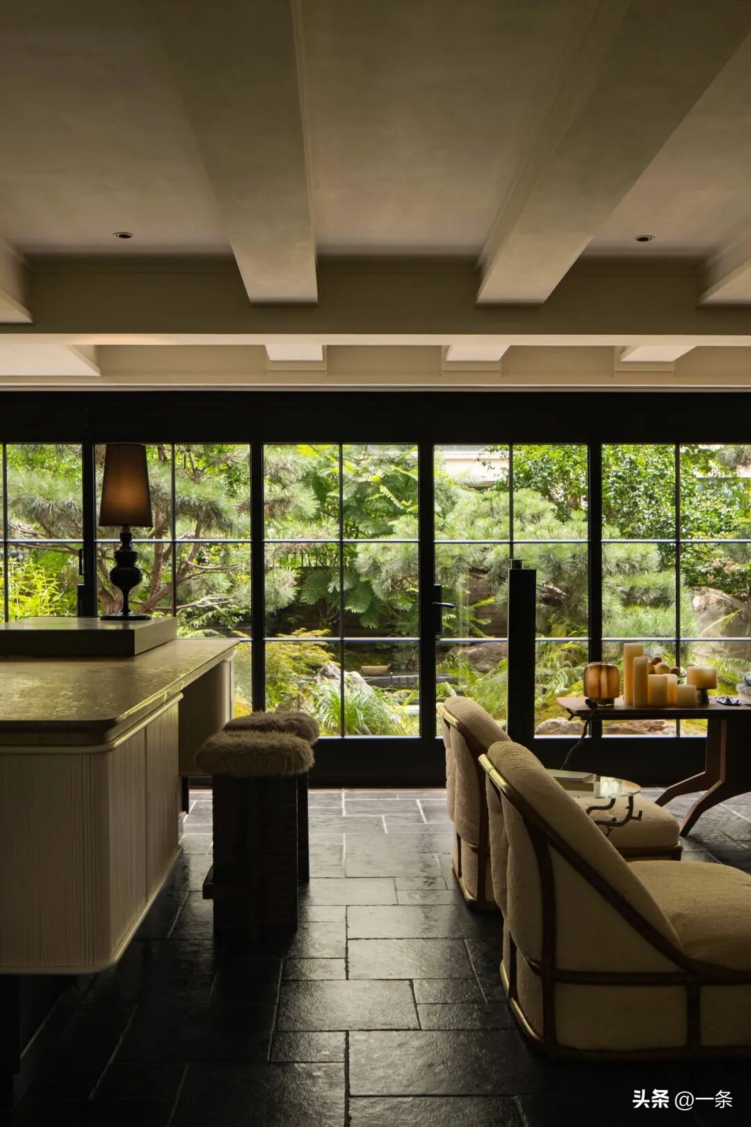 Sau khi gi&aacute; nh&agrave; giảm mạnh, cặp vợ chồng quyết định kh&ocirc;ng b&aacute;n nữa: Họ biến căn nh&agrave; 300m&sup2; th&agrave;nh &ldquo;bước đệm&rdquo; cho tuổi 40- Ảnh 2.
