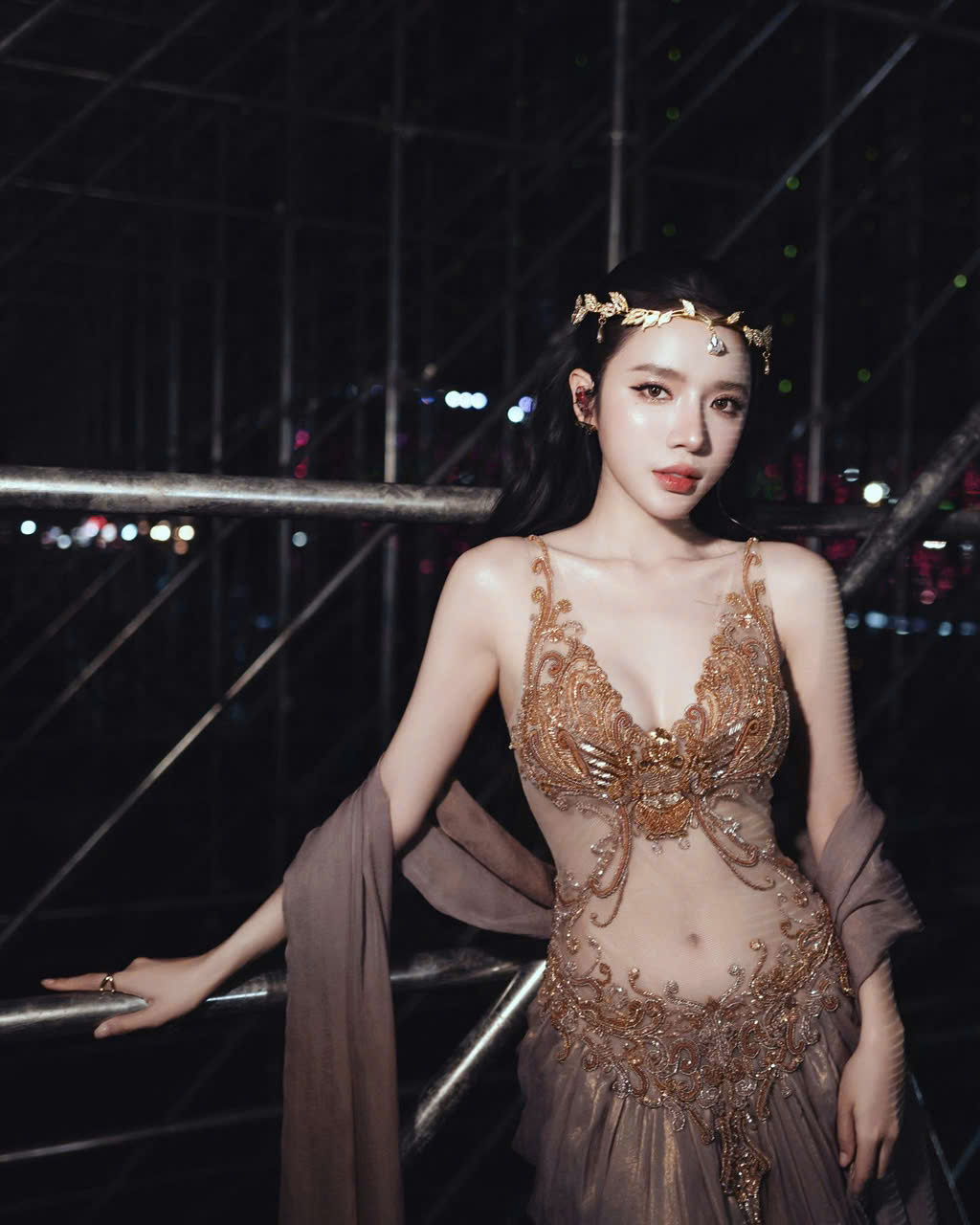 Gương mặt như b&uacute;p b&ecirc; sống của LyLy- Ảnh 3.