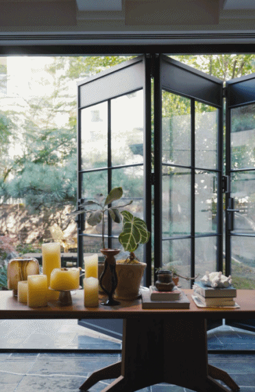 Sau khi gi&aacute; nh&agrave; giảm mạnh, cặp vợ chồng quyết định kh&ocirc;ng b&aacute;n nữa: Họ biến căn nh&agrave; 300m&sup2; th&agrave;nh &ldquo;bước đệm&rdquo; cho tuổi 40- Ảnh 3.