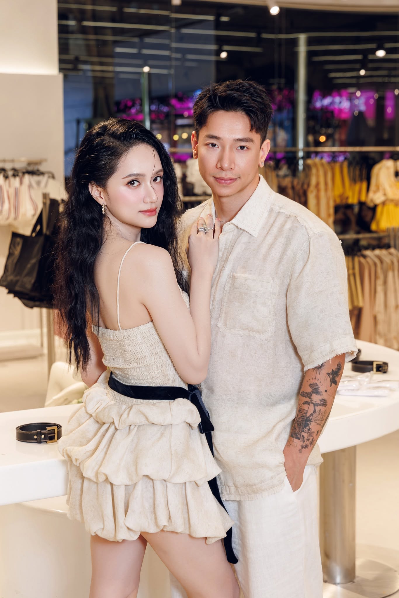 Ph&uacute; Cường chất vấn thẳng "người ấy c&oacute; g&igrave; hơn anh" khi Hương Giang đăng ảnh đi ăn tối b&ecirc;n người đ&agrave;n &ocirc;ng kh&aacute;c- Ảnh 4.