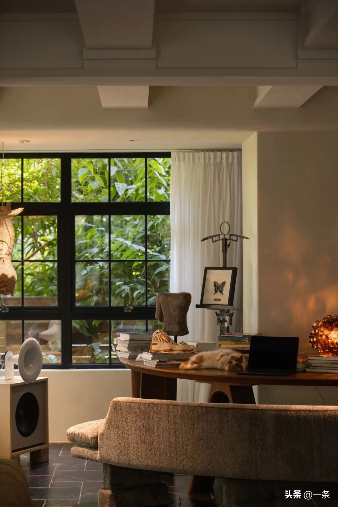 Sau khi gi&aacute; nh&agrave; giảm mạnh, cặp vợ chồng quyết định kh&ocirc;ng b&aacute;n nữa: Họ biến căn nh&agrave; 300m&sup2; th&agrave;nh &ldquo;bước đệm&rdquo; cho tuổi 40- Ảnh 6.