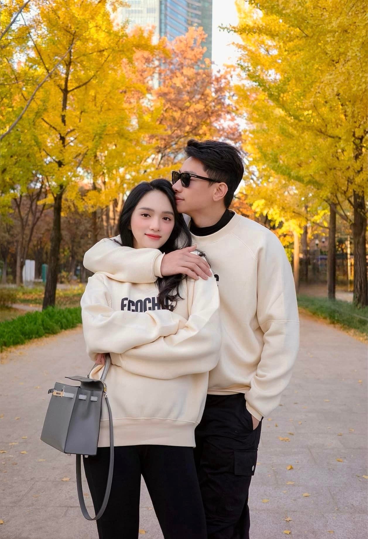 Ph&uacute; Cường chất vấn thẳng "người ấy c&oacute; g&igrave; hơn anh" khi Hương Giang đăng ảnh đi ăn tối b&ecirc;n người đ&agrave;n &ocirc;ng kh&aacute;c- Ảnh 3.