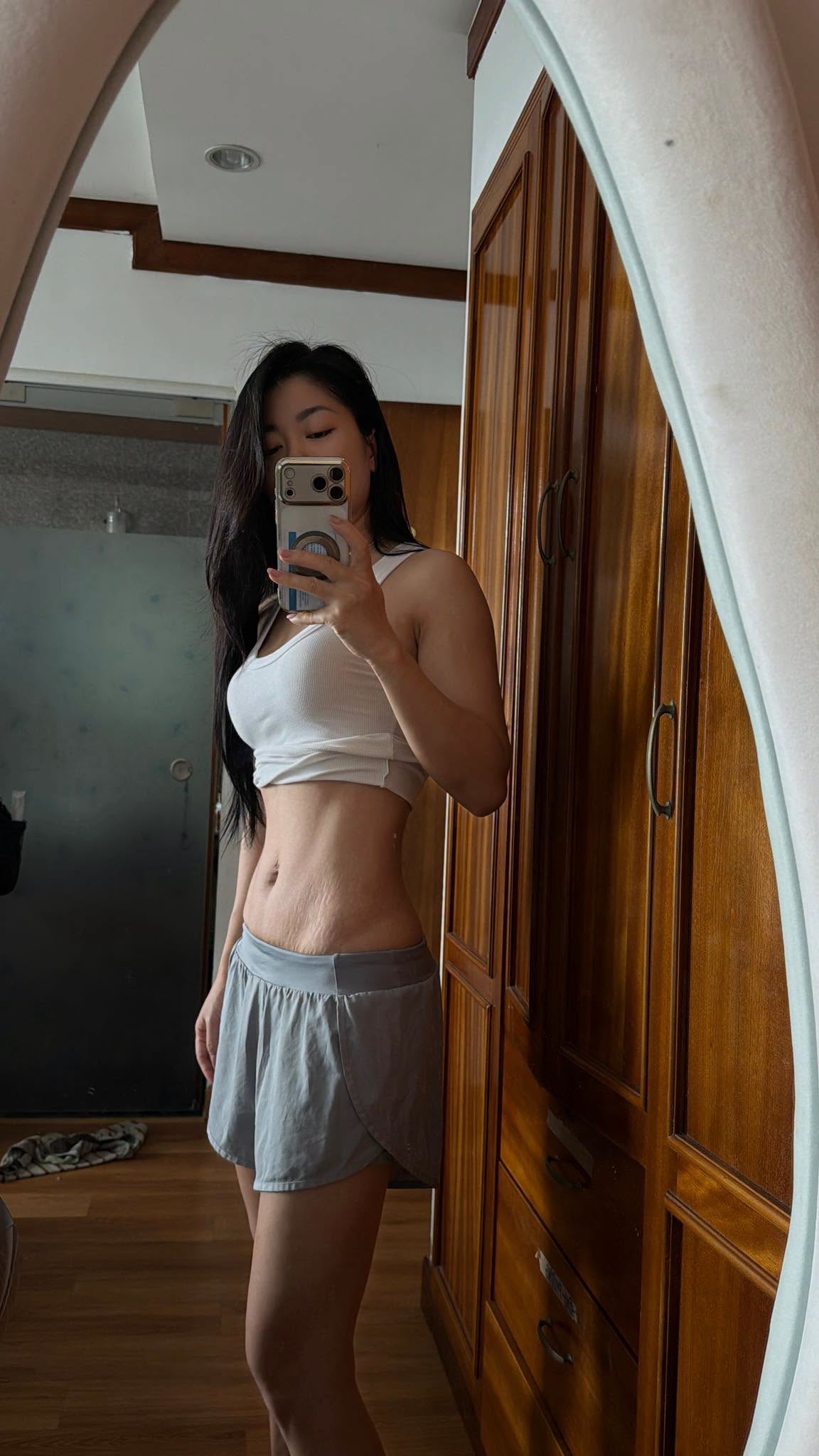 Hotmom Helen Nguyễn tiết lộ bí quyết giữ vòng eo 60cm sau 4 lần sinh nở: Tuyệt đối không nhịn ăn, tập kháng lực để giảm cân- Ảnh 4.