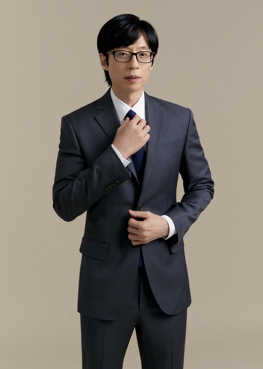 Chẳng d&aacute;m tin đ&acirc;y l&agrave; nam MC quốc d&acirc;n trong Running Man, lộ diện với d&aacute;ng vẻ nhợt nhạt rệu r&atilde; đ&aacute;ng lo- Ảnh 1.