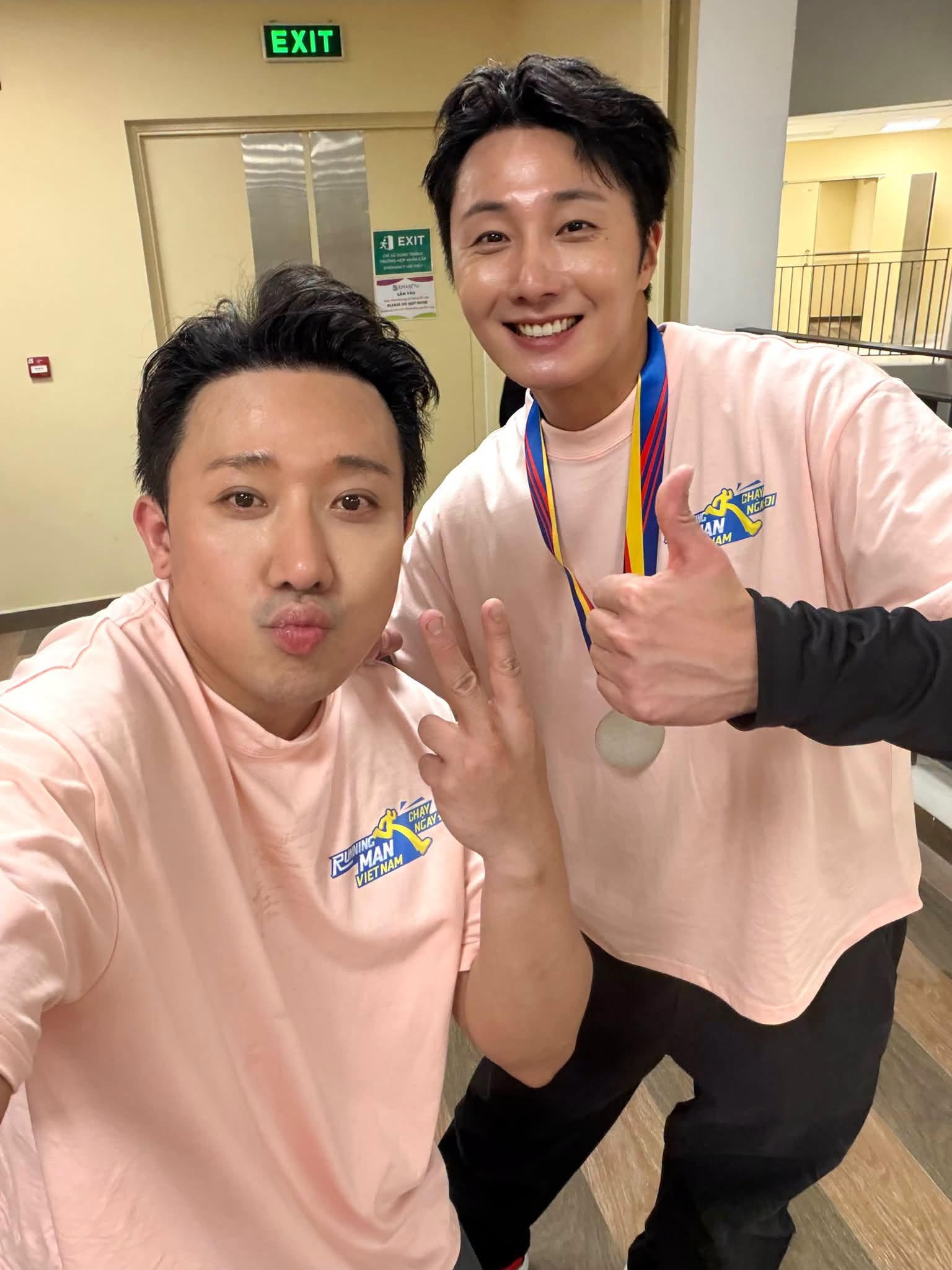 Trấn Th&agrave;nh v&agrave; Jung Il Woo vật nhau tơi tả: Người x&eacute;m l&ograve;i sụn mũi, người chảy m&aacute;u- Ảnh 5.