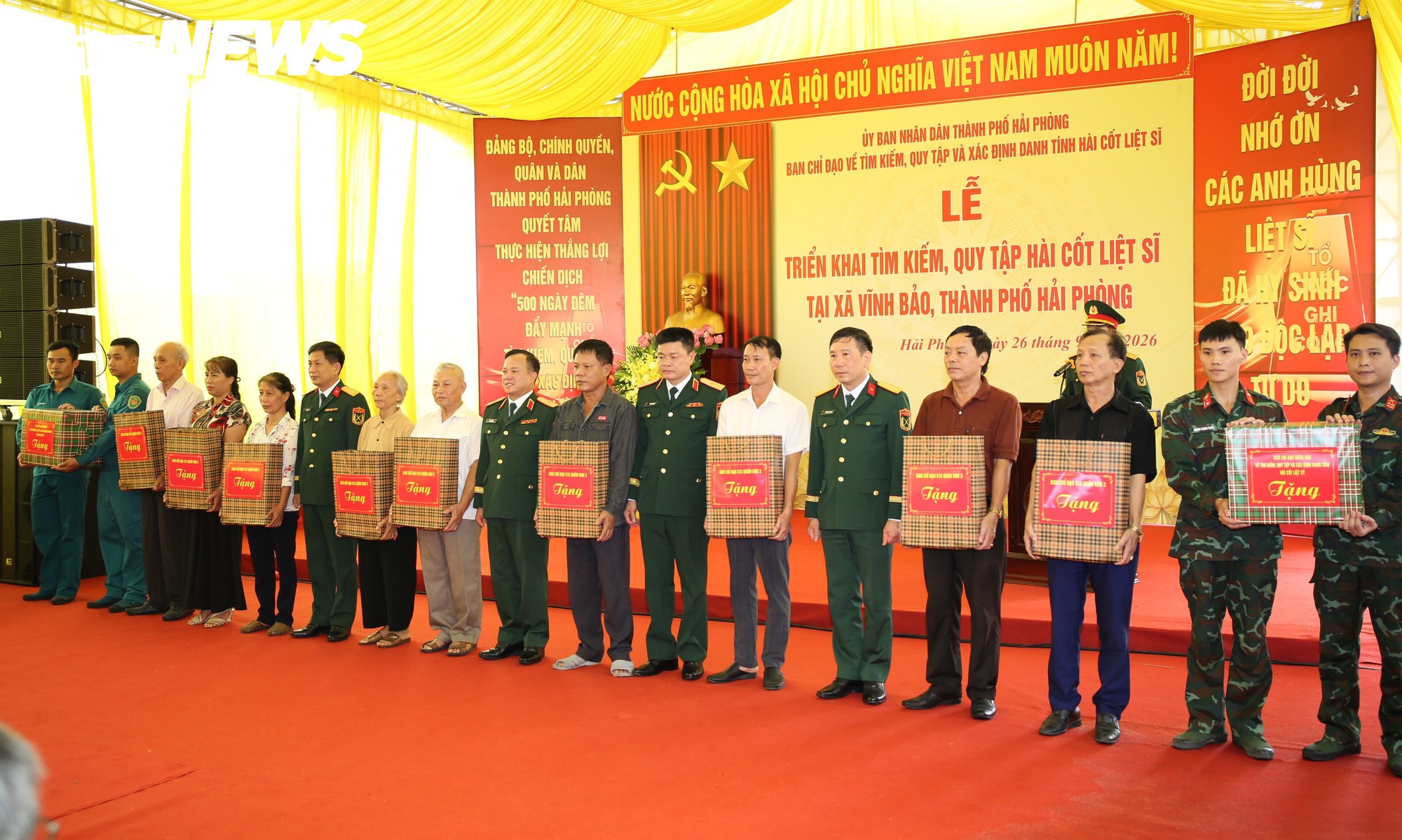 Khai quật mộ ch&ocirc;n tập thể, t&igrave;m h&agrave;i cốt 8 liệt sĩ bị s&aacute;t hại năm 1951- Ảnh 10.