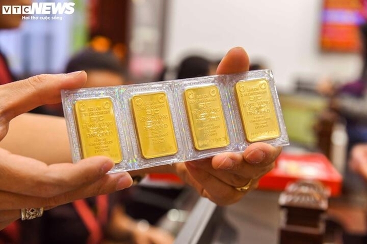 Người mua v&agrave;ng từ đầu năm lỗ hay l&atilde;i?- Ảnh 2.