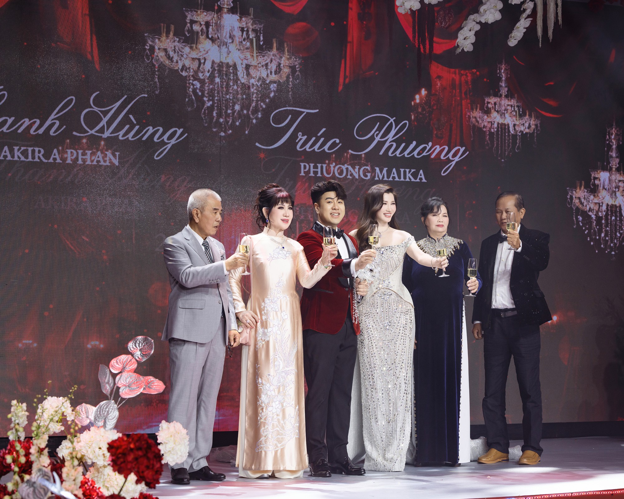 Akira Phan bật kh&oacute;c c&aacute;m ơn vợ: "Đ&ecirc;m n&agrave;o cũng t&acirc;m sự c&ugrave;ng em, cười giỡn c&ugrave;ng em m&agrave; kh&ocirc;ng biết ch&aacute;n"- Ảnh 4.