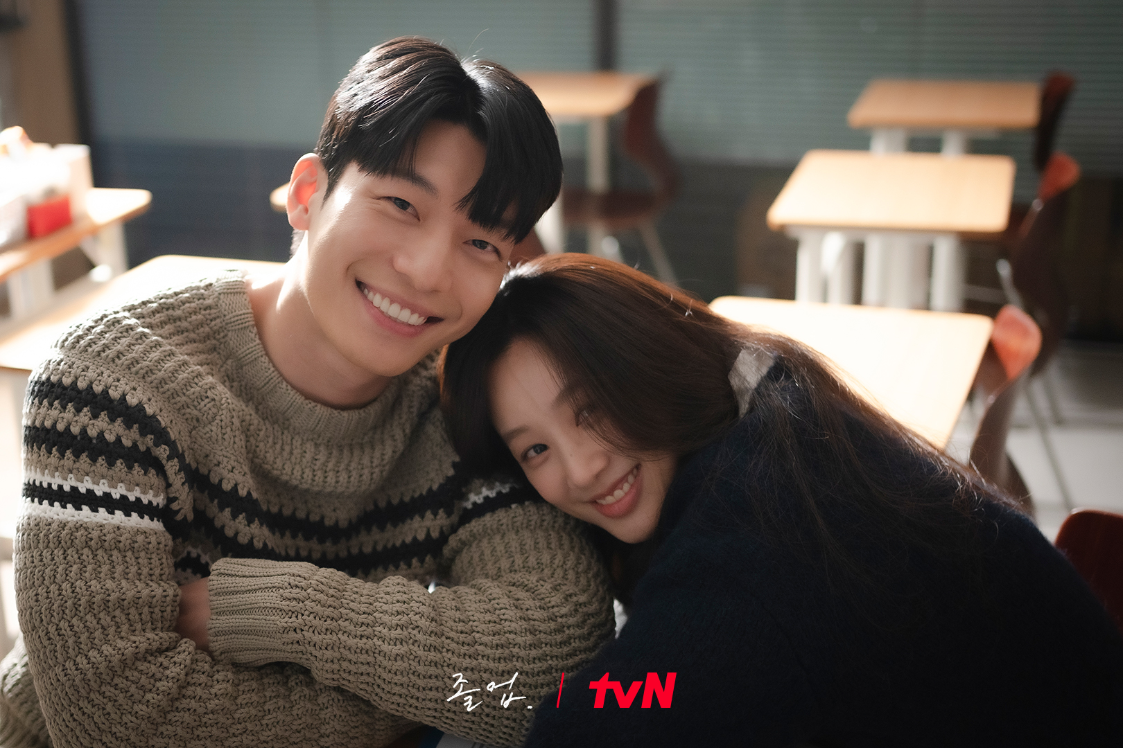 Showbiz c&oacute; tin vui: 2 diễn vi&ecirc;n phim giờ v&agrave;ng &ldquo;phim giả t&igrave;nh thật&rdquo; d&ugrave; ch&ecirc;nh nhau 10 tuổi, quyết cưới trong năm sau- Ảnh 3.