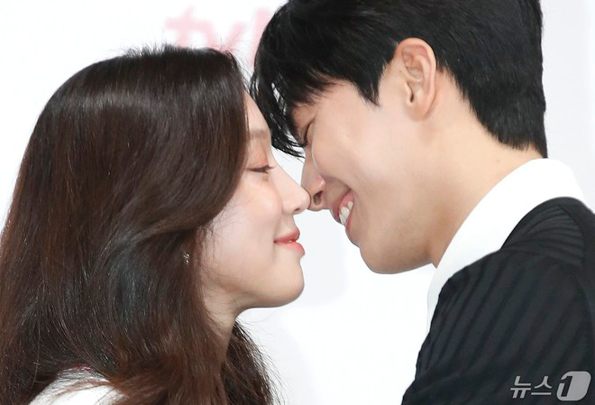Showbiz c&oacute; tin vui: 2 diễn vi&ecirc;n phim giờ v&agrave;ng &ldquo;phim giả t&igrave;nh thật&rdquo; d&ugrave; ch&ecirc;nh nhau 10 tuổi, quyết cưới trong năm sau- Ảnh 4.