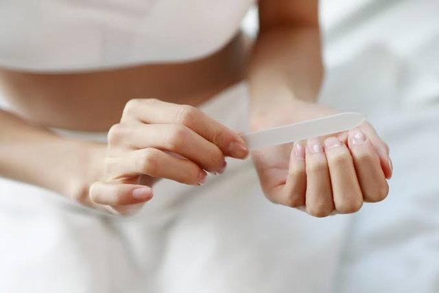 Cảnh báo cho những ai có móng tay liên tục giòn, dễ gãy: 8 vitamin và khoáng chất có thể bạn đang thiếu- Ảnh 3.
