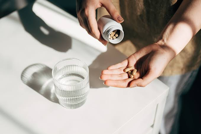 Cảnh báo cho những ai có móng tay liên tục giòn, dễ gãy: 8 vitamin và khoáng chất có thể bạn đang thiếu- Ảnh 5.
