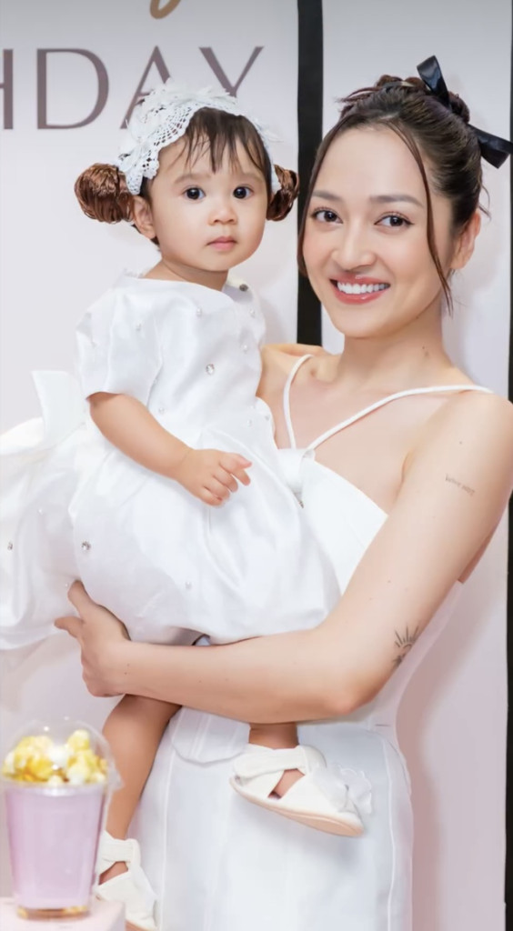 Mẹ đơn thân Vbiz vừa là Chị Đẹp vừa là Em Xinh, hát ballad lên top 1 cả nước- Ảnh 3.