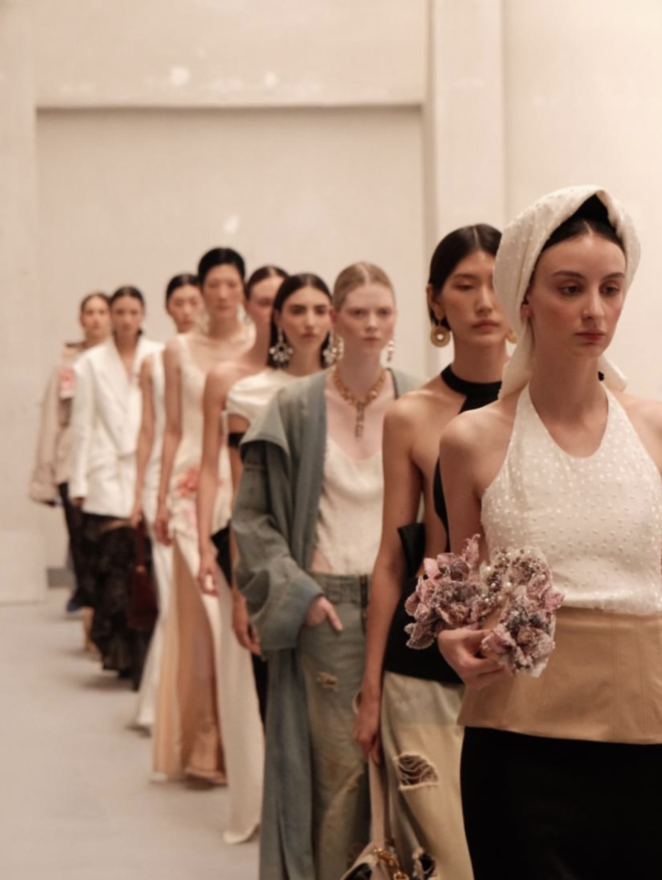 NTK trẻ Phan Đăng Ho&agrave;ng "xuất khẩu Tấm C&aacute;m&rdquo; đến Milan Fashion Week- Ảnh 3.