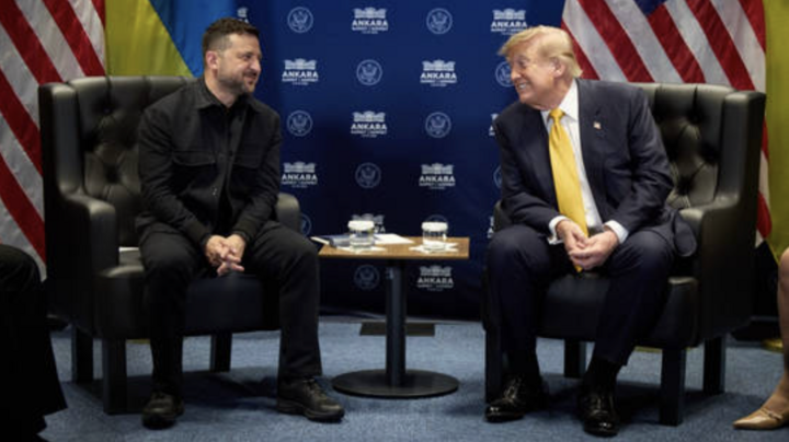 &Ocirc;ng Trump đề nghị &ocirc;ng Zelensky gặp &ocirc;ng Putin tại Moskva- Ảnh 1.
