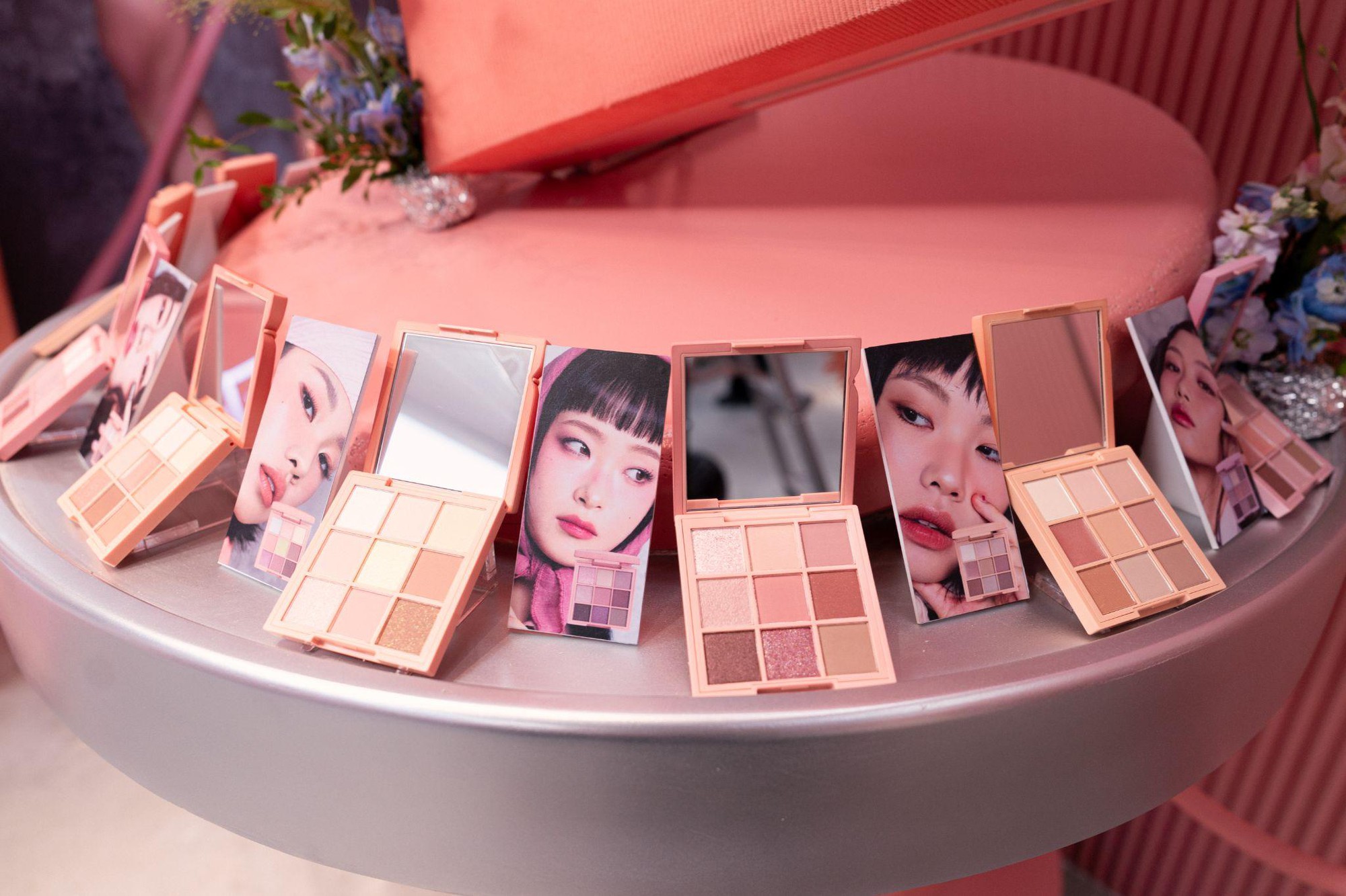 3CE khai trương Collab Pop-up Color District đầu ti&ecirc;n ở Việt Nam: Gương mặt đại diện người H&agrave;n xuất hiện, &ldquo;si&ecirc;u phẩm&rdquo; mới g&acirc;y ch&uacute; &yacute; - Ảnh 4.