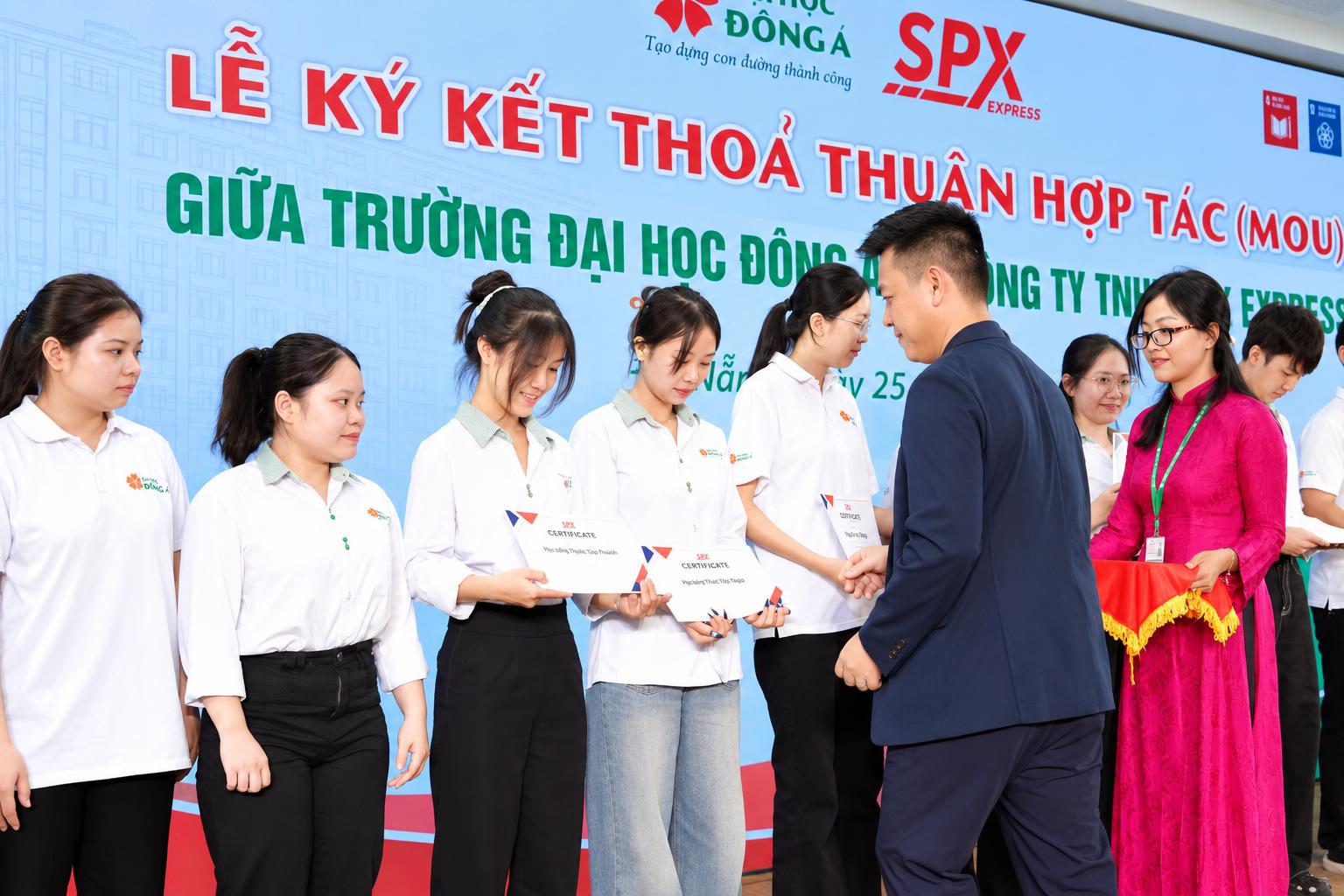 SPX Express c&ugrave;ng Trường Đại học Đ&ocirc;ng &Aacute; k&yacute; kết hợp t&aacute;c chiến lược ph&aacute;t triển nguồn nh&acirc;n lực logistics - Ảnh 4.