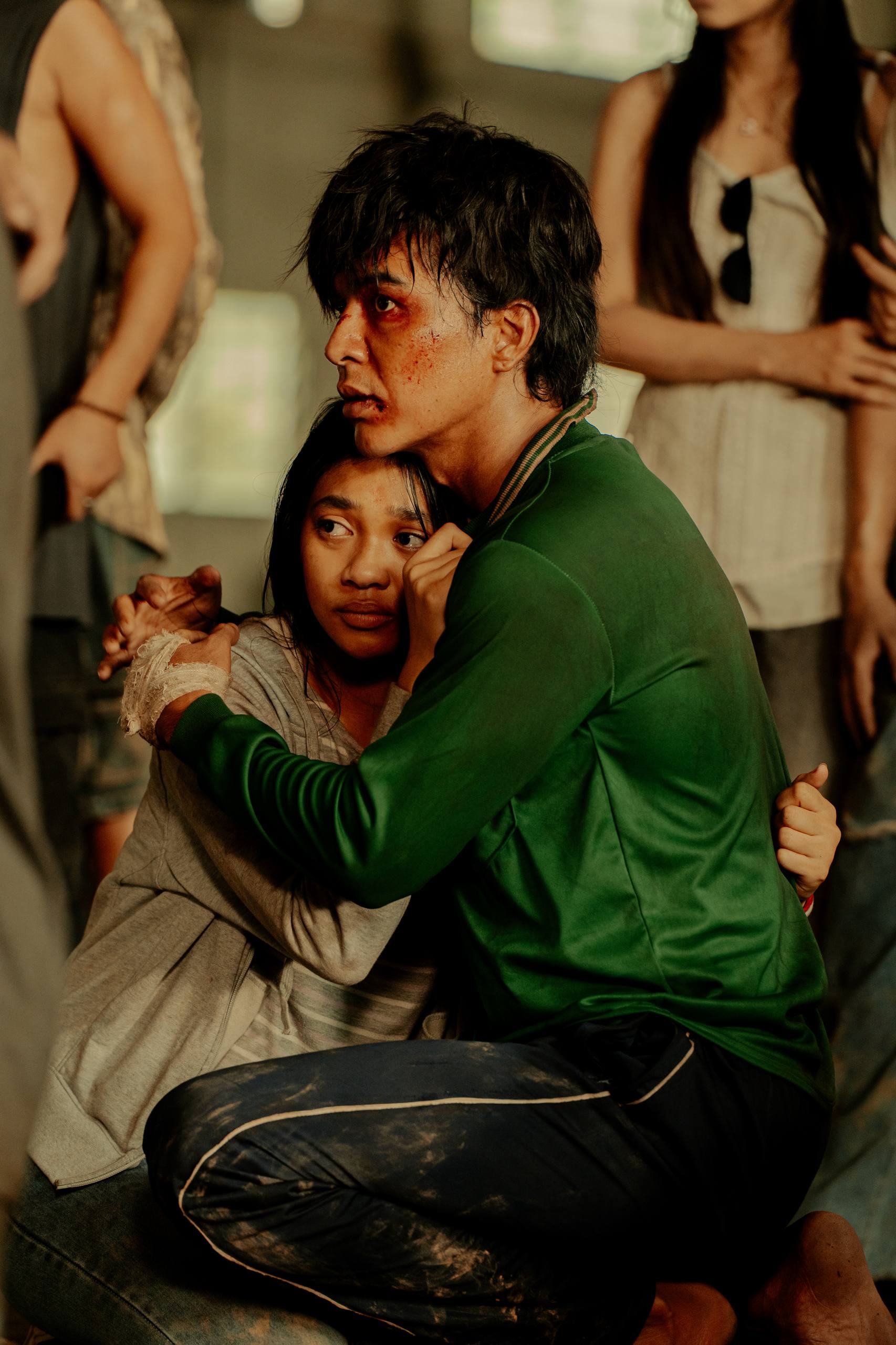 Trại Bu&ocirc;n Người g&acirc;y sốc thị gi&aacute;c với cảnh nude 99%: Nam thần đ&igrave;nh đ&aacute;m Vbiz bạo qu&aacute;, m&aacute;c 18+ kh&ocirc;ng phải để trưng- Ảnh 1.