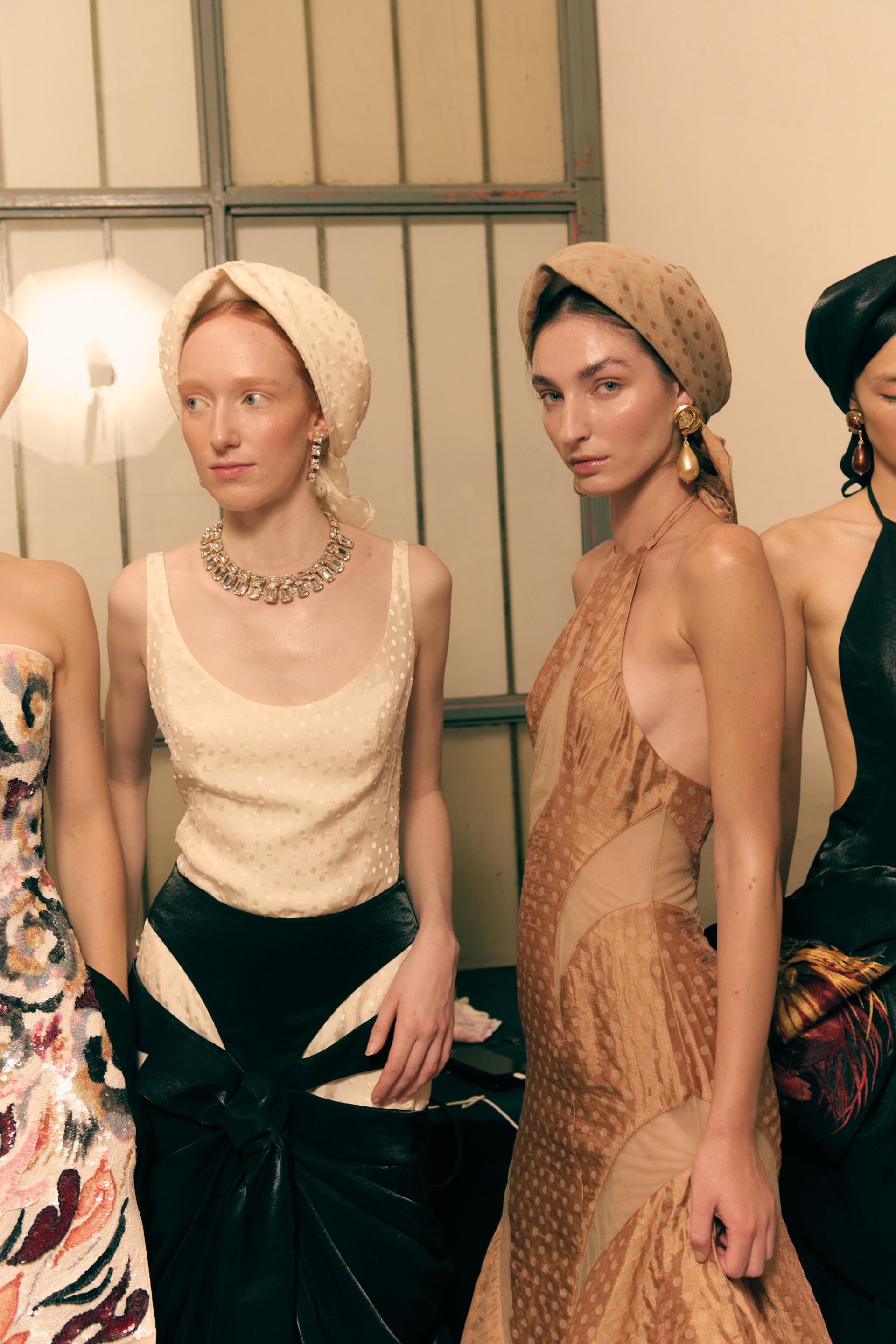 NTK trẻ Phan Đăng Ho&agrave;ng "xuất khẩu Tấm C&aacute;m&rdquo; đến Milan Fashion Week- Ảnh 5.