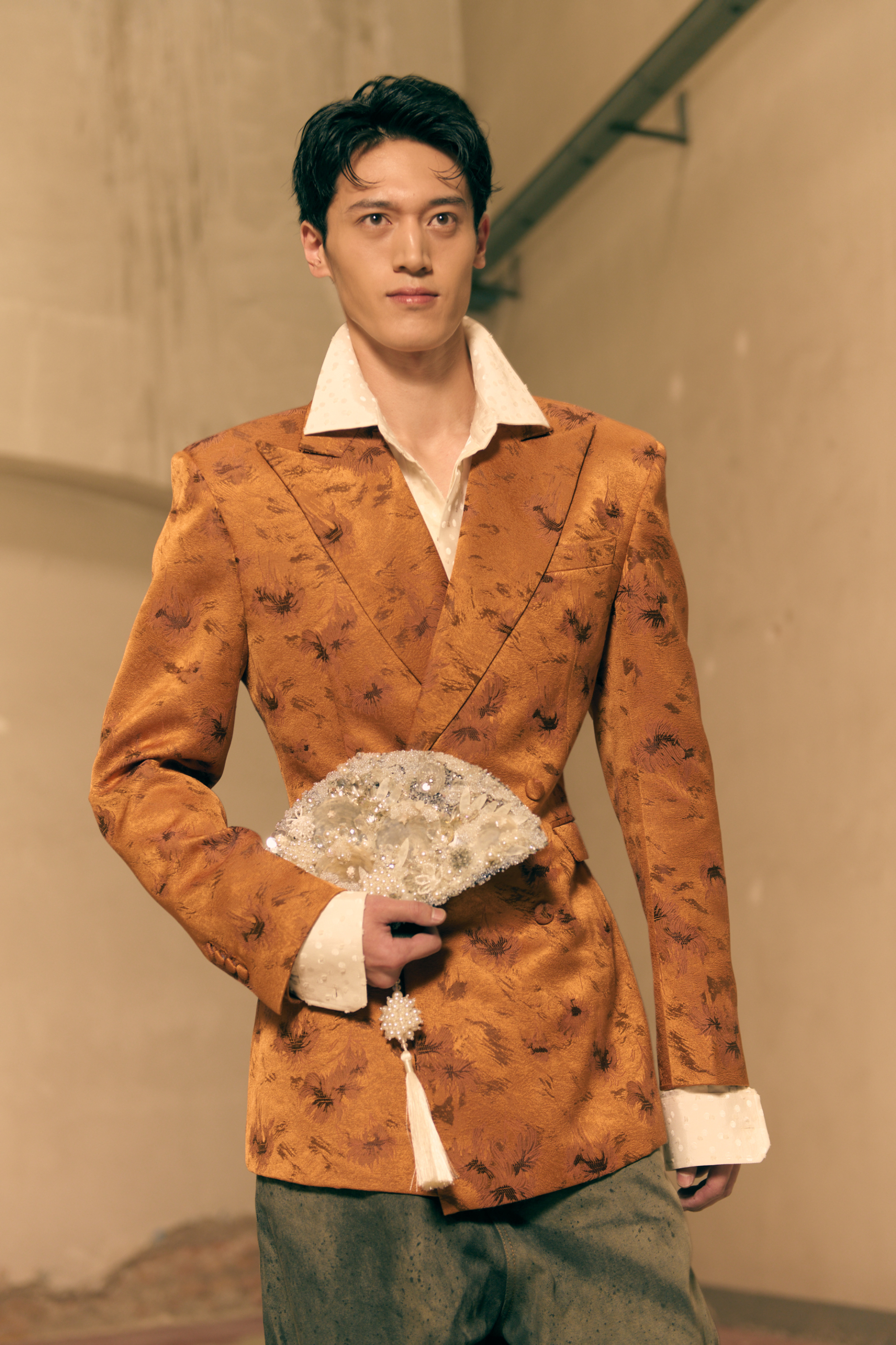NTK trẻ Phan Đăng Ho&agrave;ng "xuất khẩu Tấm C&aacute;m&rdquo; đến Milan Fashion Week- Ảnh 8.