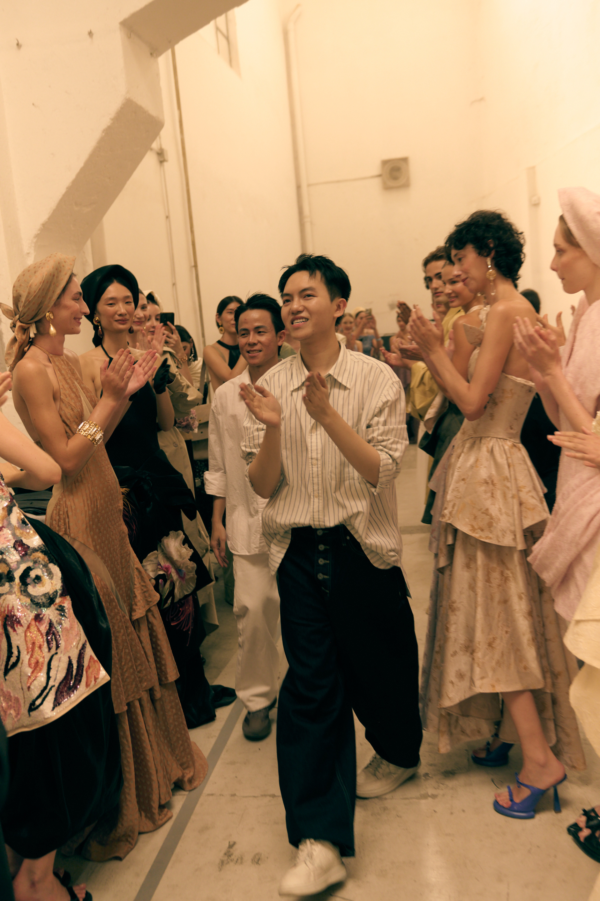 NTK trẻ Phan Đăng Ho&agrave;ng "xuất khẩu Tấm C&aacute;m&rdquo; đến Milan Fashion Week- Ảnh 11.