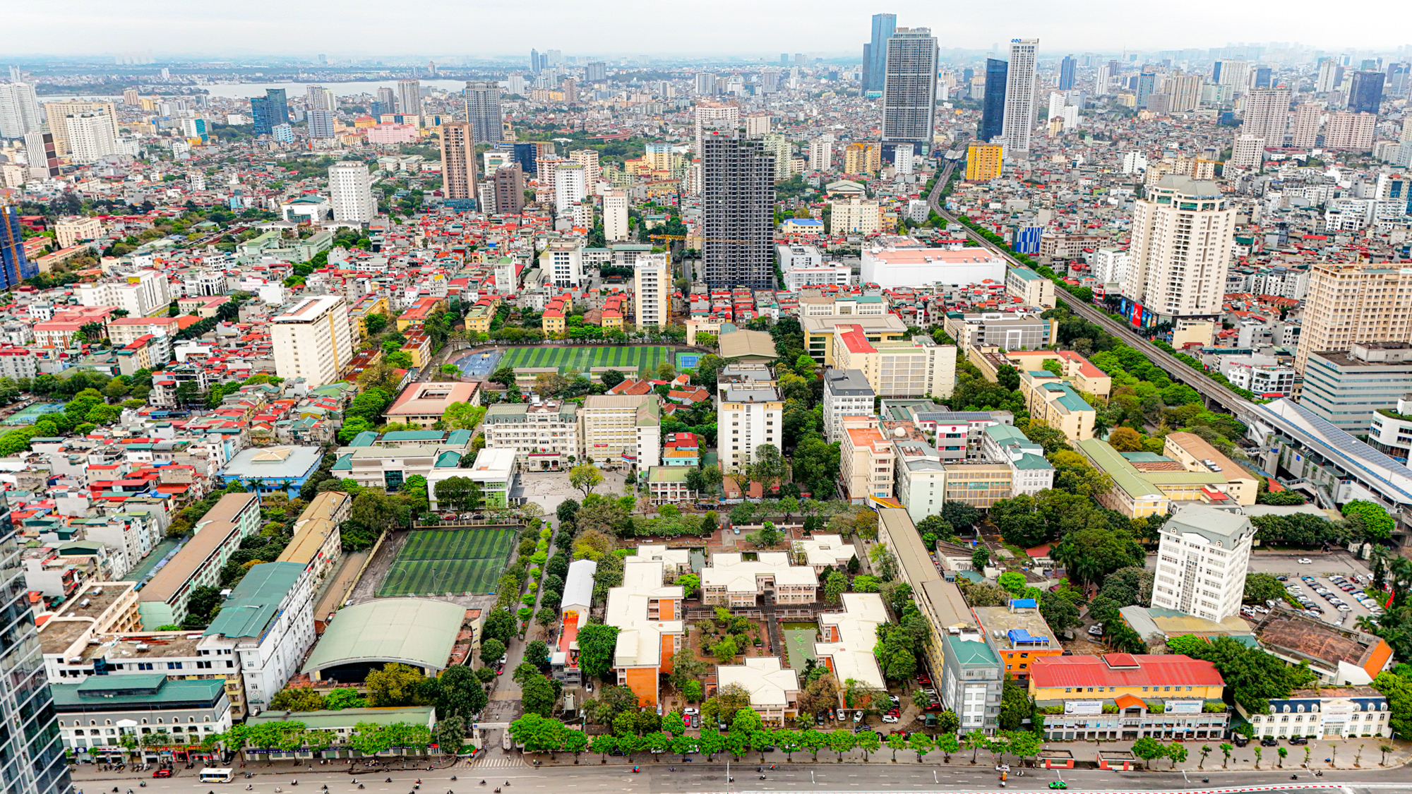 Đ&uacute;ng năm nay, 1 trường ĐH c&ocirc;ng lập mở h&agrave;ng loạt ng&agrave;nh học 100% bằng tiếng Anh: Nhiều "ng&agrave;nh hot" như &Ocirc; t&ocirc;, Khoa học m&aacute;y t&iacute;nh, số suất c&oacute; hạn- Ảnh 2.