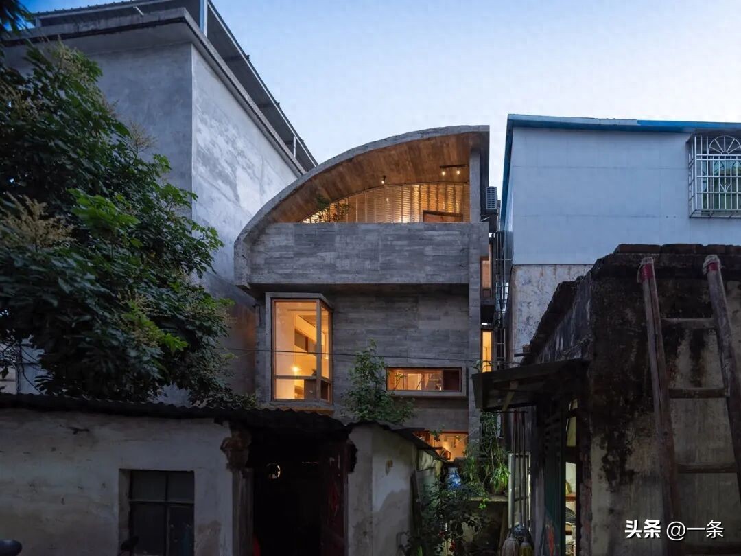 3 anh chị em thừa kế căn nh&agrave; tổ chỉ 44m&sup2;, cải tạo th&agrave;nh nơi đủ rộng để 3 thế hệ c&oacute; thể c&ugrave;ng chung sống- Ảnh 1.