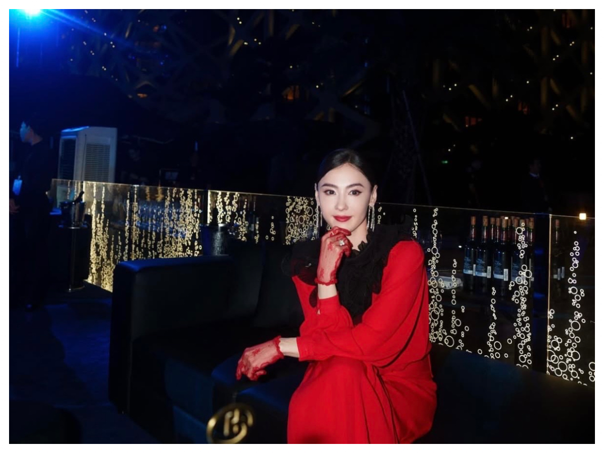 Trương B&aacute; Chi 46 tuổi vẫn trẻ đẹp, từng tiết lộ c&aacute;ch giảm c&acirc;n sau sinh bằng 2 m&oacute;n quen thuộc nhưng nhiều người nghe thấy lại lắc đầu - Ảnh 1.