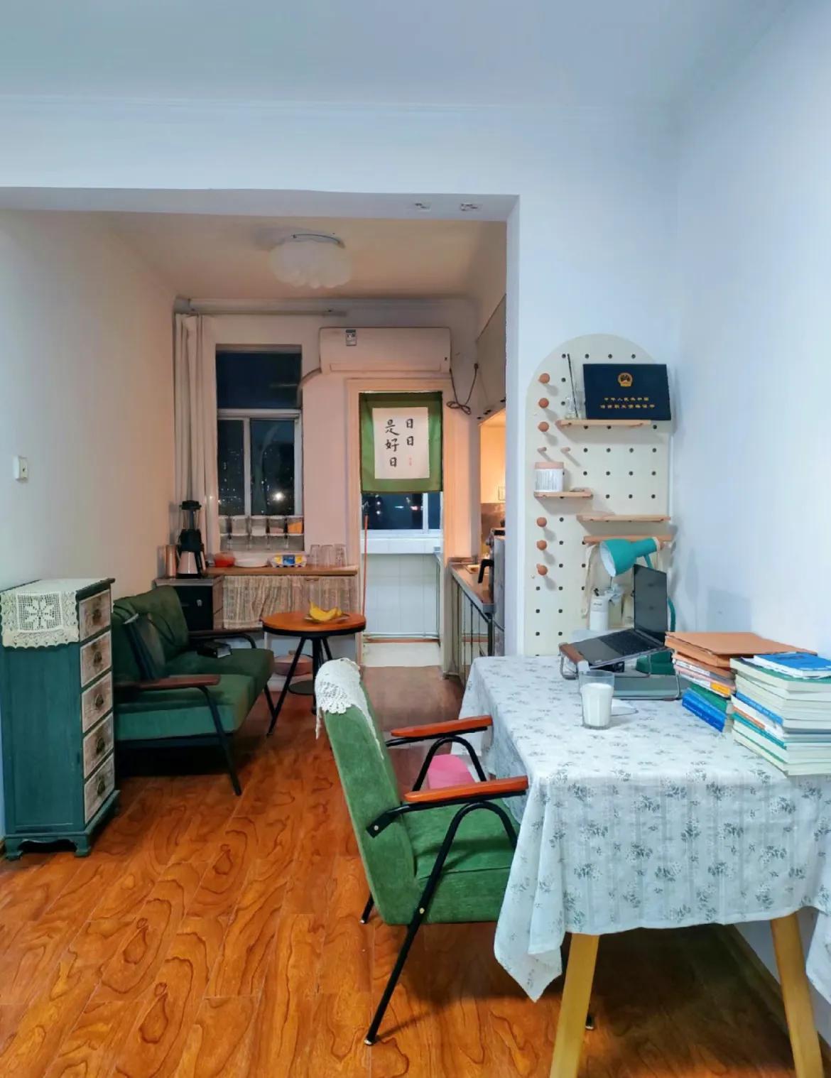 30 tuổi mua căn hộ cũ 67m&sup2;, 31 tuổi bắt đầu lại sự nghiệp: C&ocirc; g&aacute;i sống một m&igrave;nh 5 năm v&agrave; biến ph&ograve;ng kh&aacute;ch th&agrave;nh nơi kh&ocirc;ng ai ngờ tới- Ảnh 2.