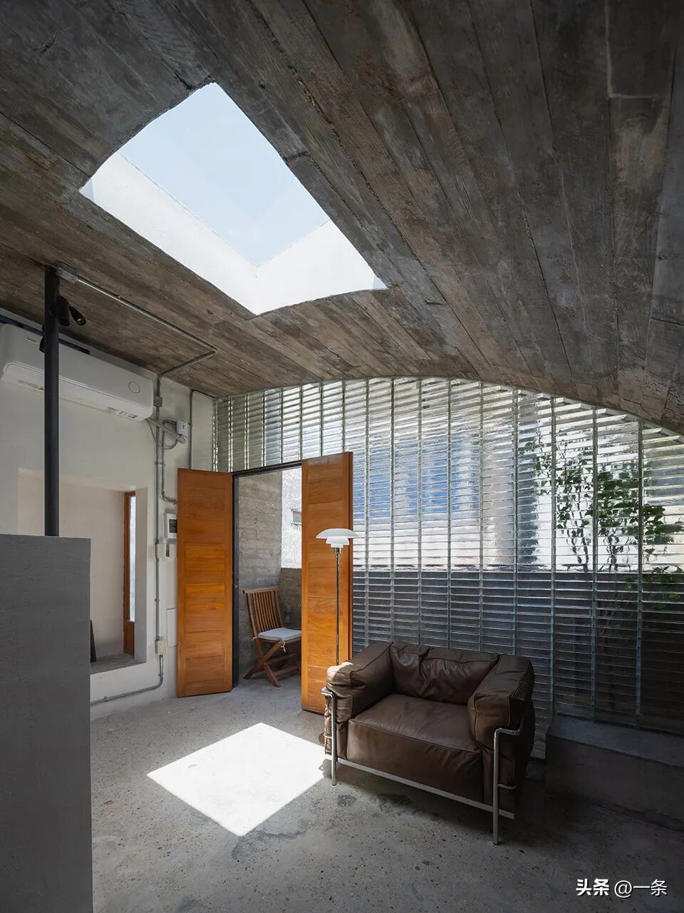 3 anh chị em thừa kế căn nh&agrave; tổ chỉ 44m&sup2;, cải tạo th&agrave;nh nơi đủ rộng để 3 thế hệ c&oacute; thể c&ugrave;ng chung sống- Ảnh 5.