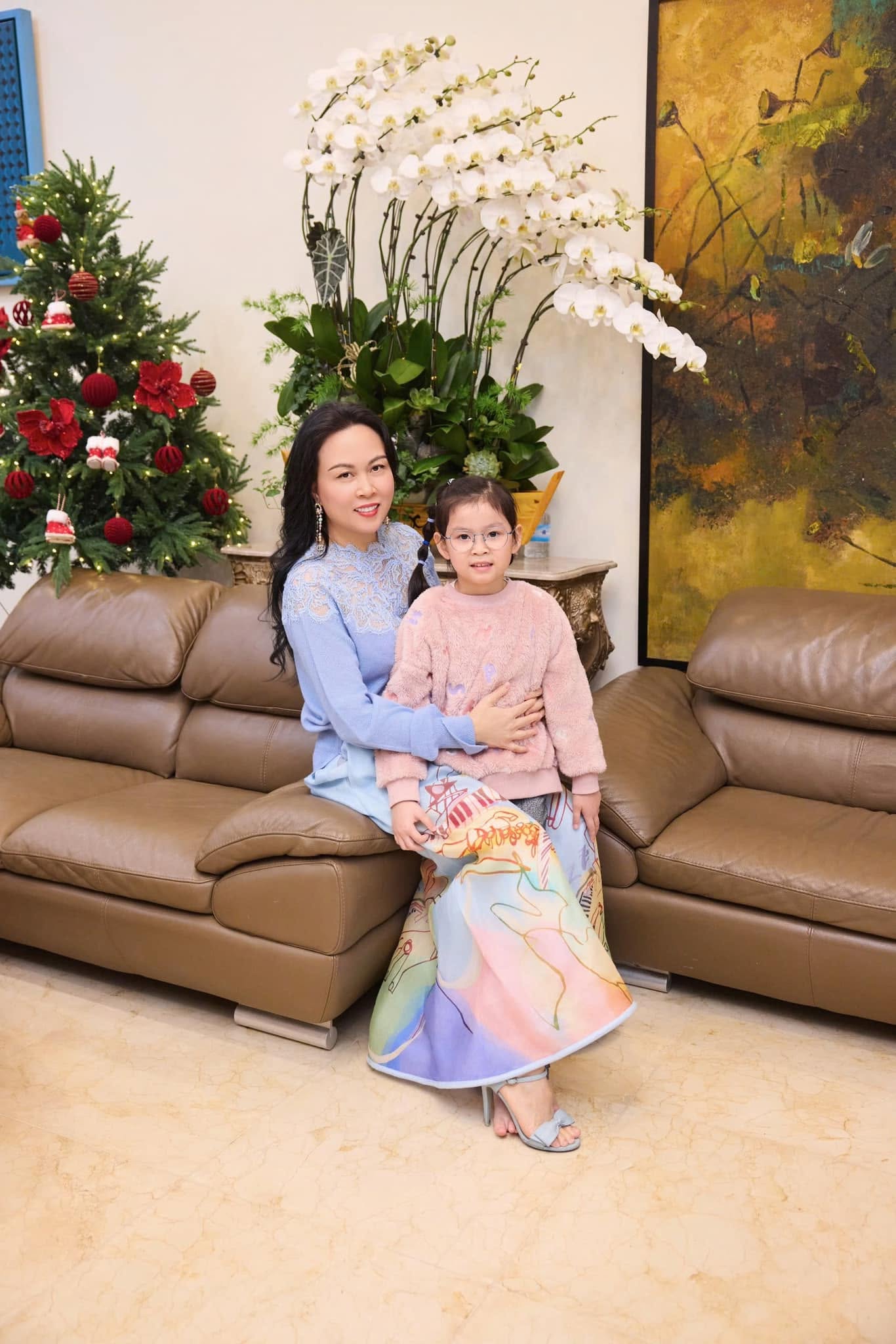 2 con của Qu&aacute;ch Ngọc Ngoan: Con trai bảnh bao chiều cao hơn 1,8m, con g&aacute;i mơ ước được đ&oacute;ng phim c&ugrave;ng bố- Ảnh 6.