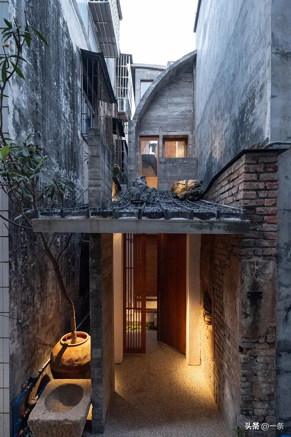 3 anh chị em thừa kế căn nh&agrave; tổ chỉ 44m&sup2;, cải tạo th&agrave;nh nơi đủ rộng để 3 thế hệ c&oacute; thể c&ugrave;ng chung sống- Ảnh 6.