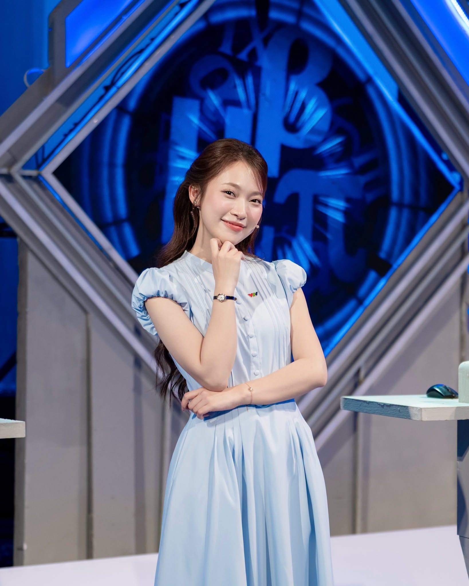 C&aacute;t-x&ecirc; đầu ti&ecirc;n 2 chữ số của MC Kh&aacute;nh Vy- Ảnh 1.