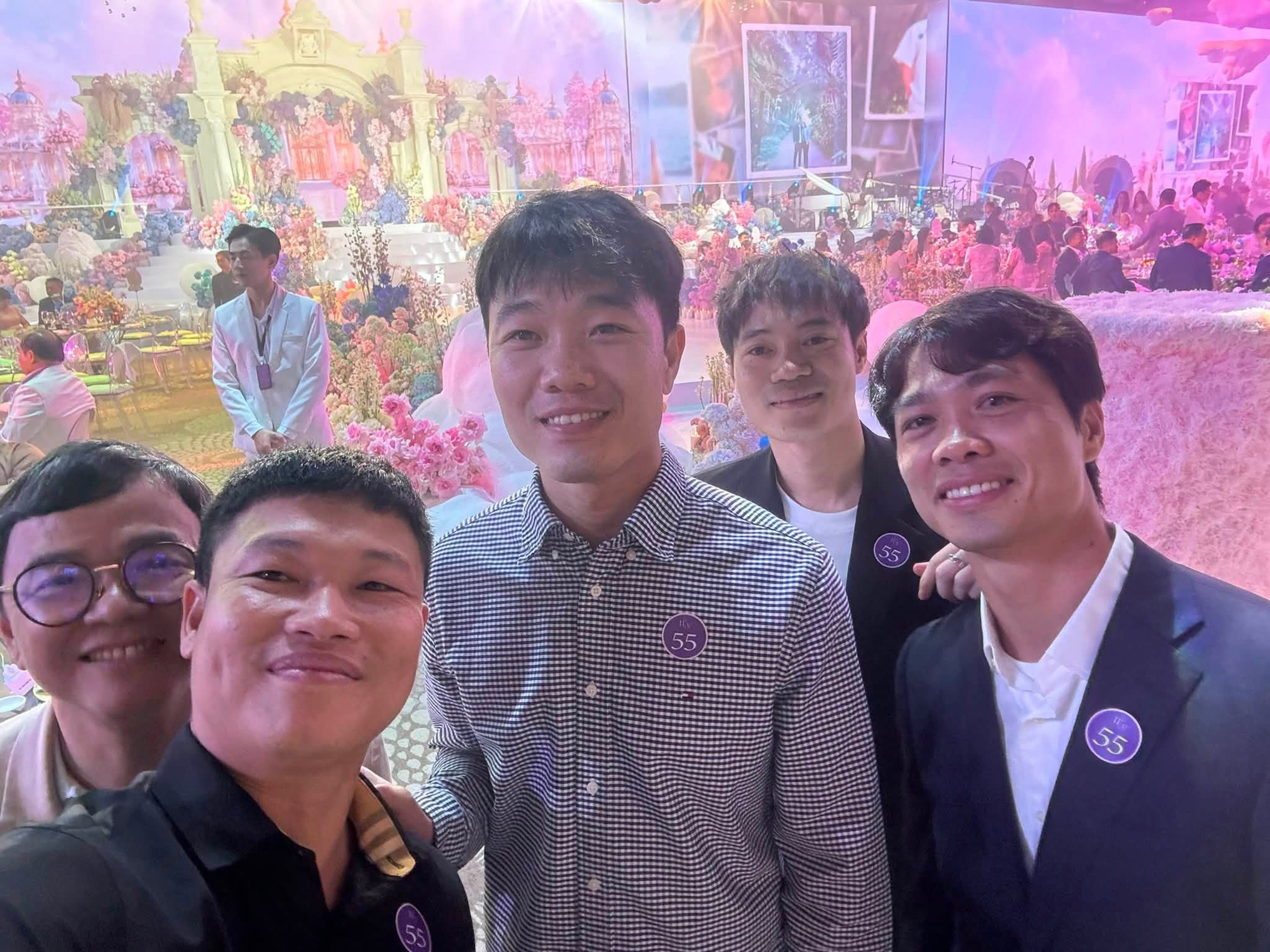 Công Phượng, Văn Toàn, Xuân Trường hội ngộ - Ảnh 1.