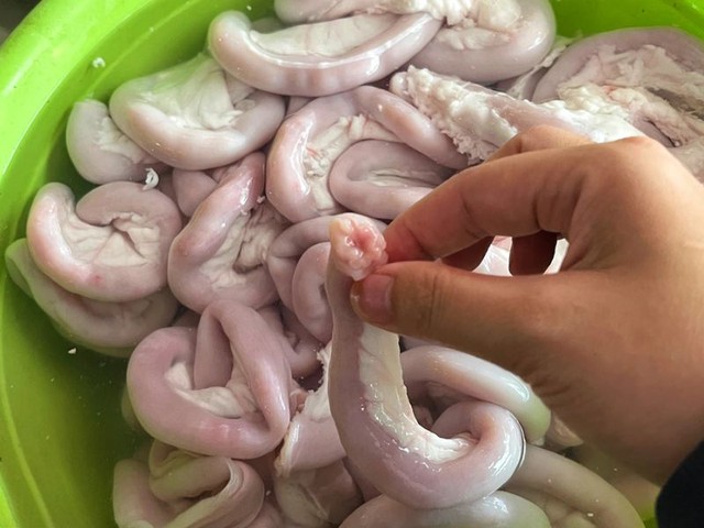 Lời khuy&ecirc;n d&agrave;nh cho những người th&iacute;ch ăn l&ograve;ng lợn- Ảnh 1.