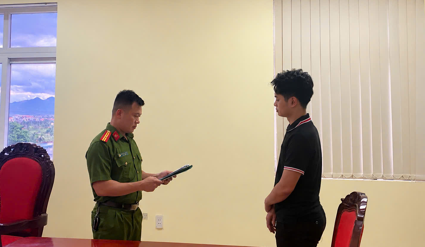 C&ocirc;ng an điều tra số tiền hơn 5,3 tỷ đồng được chuyển khoản trong nhiều lần: Bắt Trương Minh Hiếu SN 2005 - Ảnh 1.
