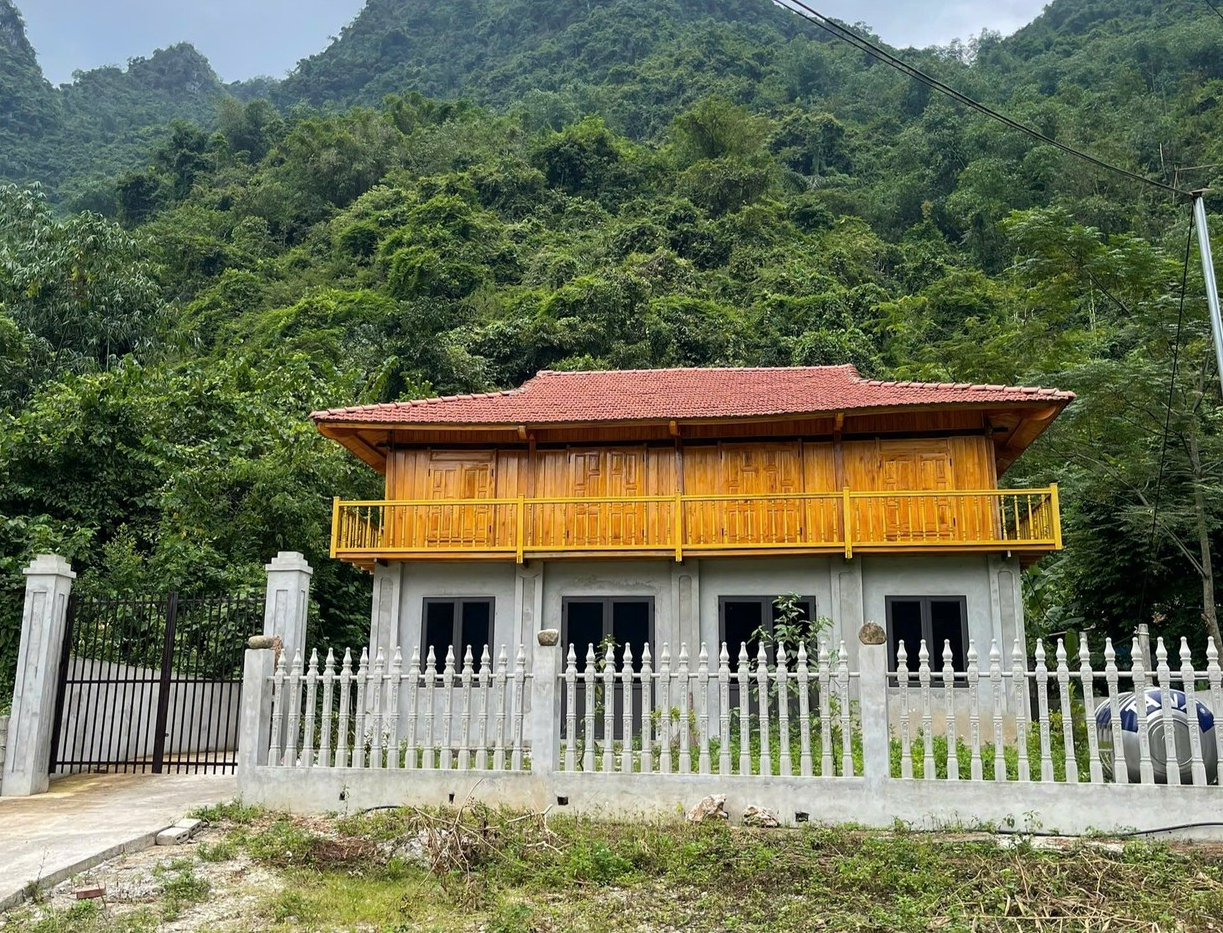 Công an điều tra loạt giao dịch chuyển khoản tổng 400 triệu đồng: Khởi tố Phạm Trang Nhung và 7 người khác- Ảnh 2.