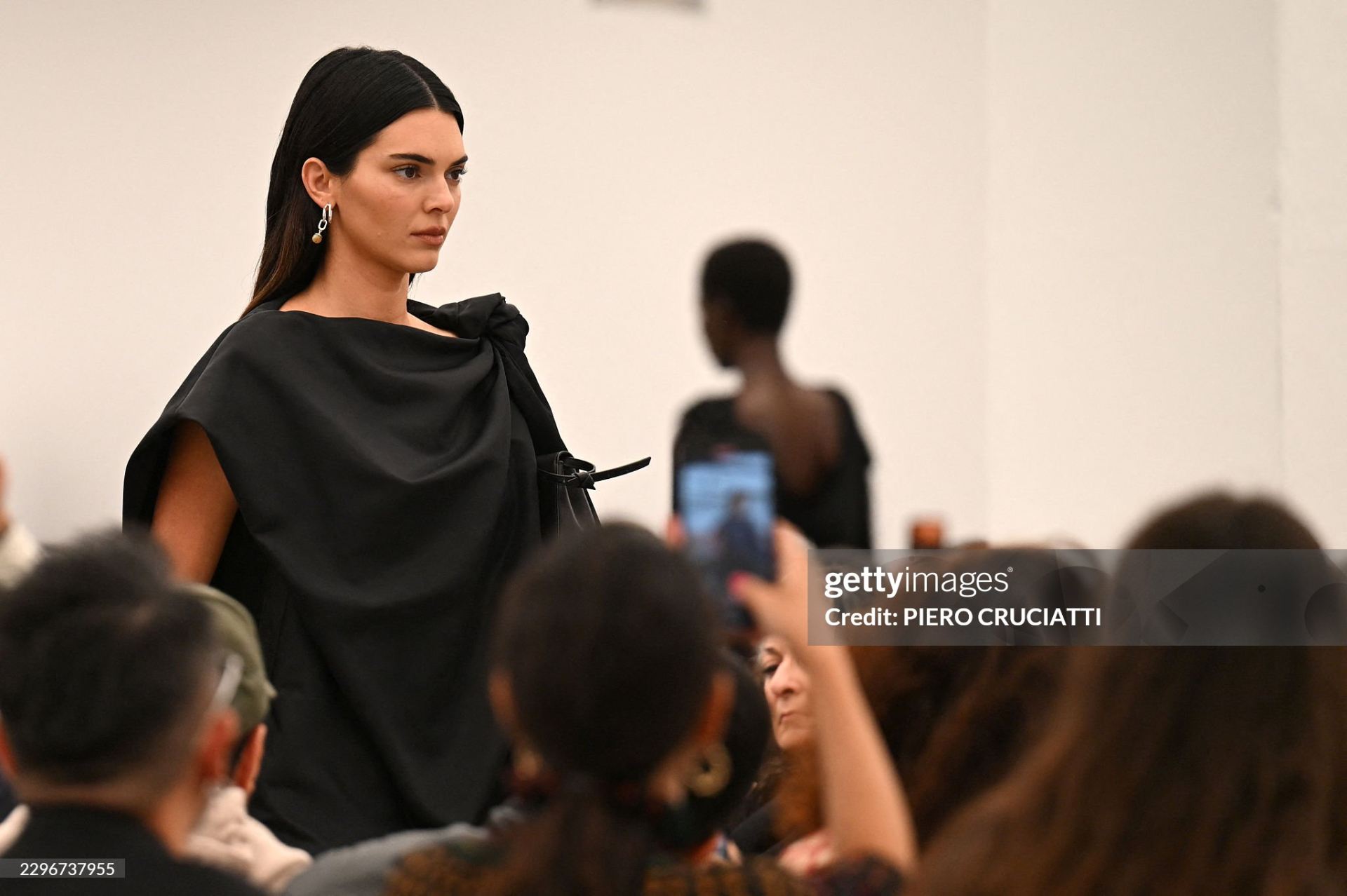 Jacob Elordi muốn "bốc hỏa" v&igrave; Kendall Jenner- Ảnh 3.