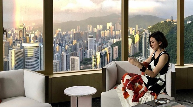 Nữ diễn vi&ecirc;n bị đ&aacute;nh ghen, tạt c&agrave; ph&ecirc; tr&ecirc;n phim trường nay sống sung sướng trong căn hộ trăm tỷ, nhan sắc c&agrave;ng nh&igrave;n c&agrave;ng thấy kh&oacute; tin- Ảnh 8.