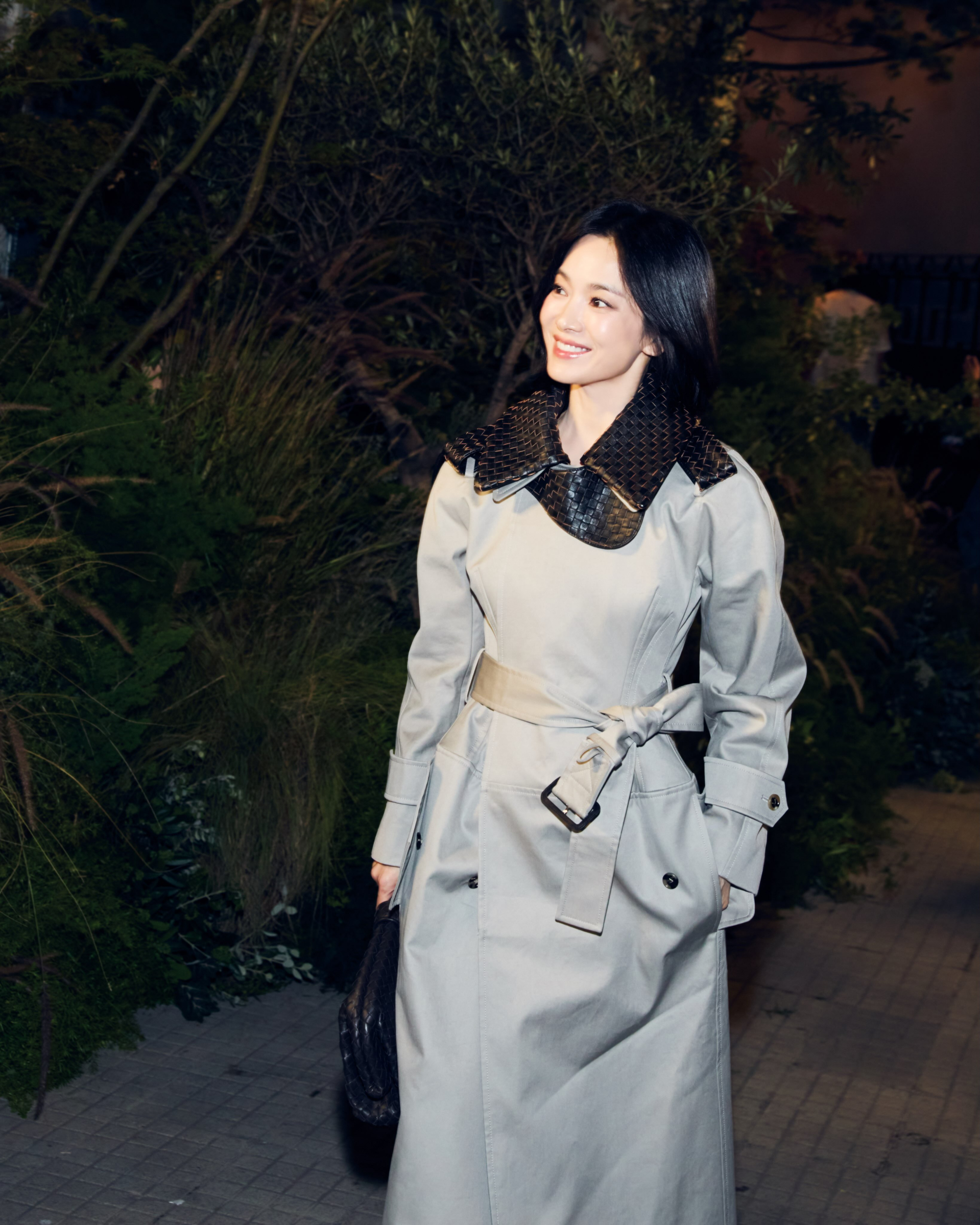 Thư Kỳ ngồi cạnh Song Hye Kyo: Hai tường th&agrave;nh nhan sắc ch&acirc;u &Aacute; tạo n&ecirc;n t&acirc;m điểm truyền th&ocirc;ng- Ảnh 4.