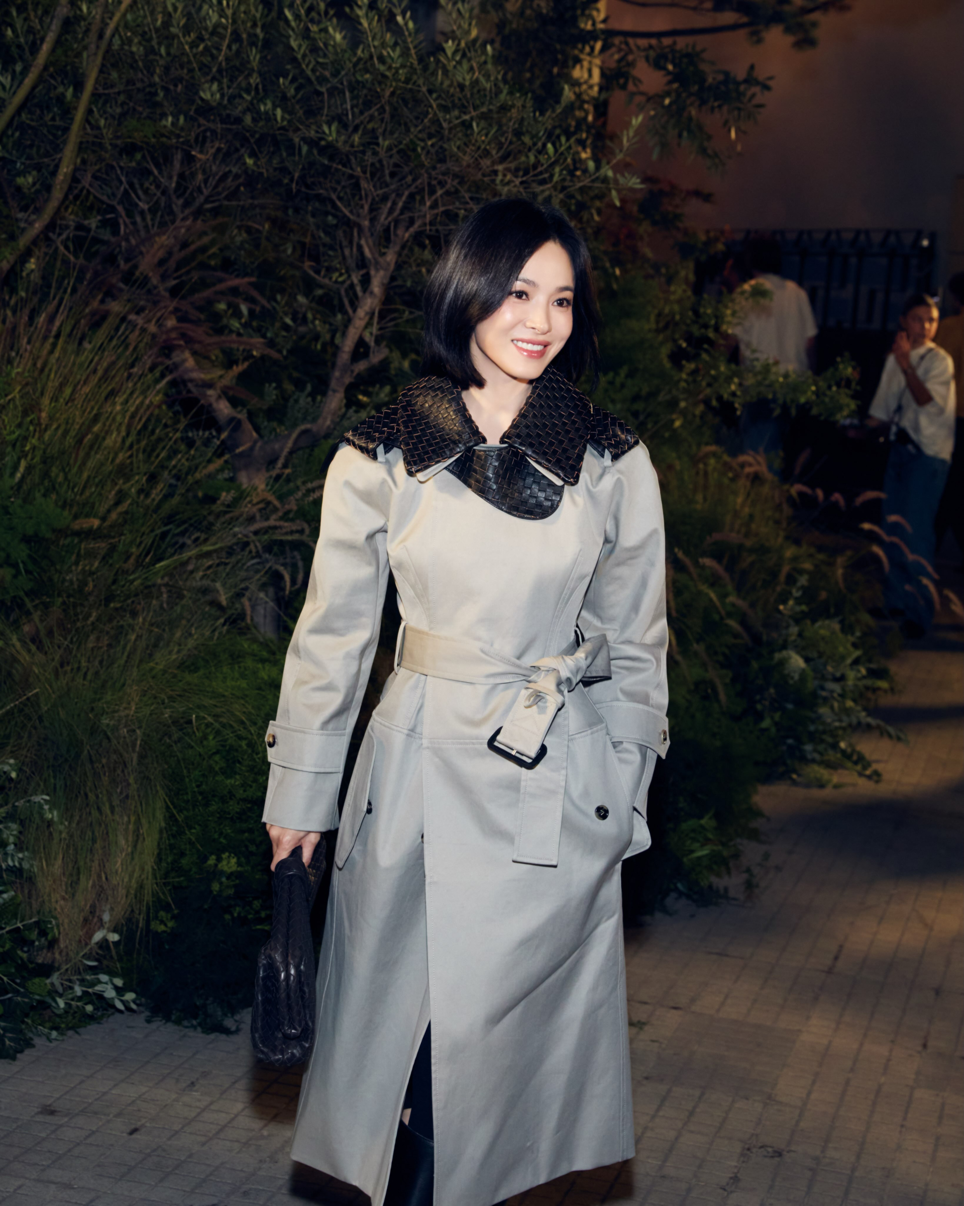 Thư Kỳ ngồi cạnh Song Hye Kyo: Hai tường th&agrave;nh nhan sắc ch&acirc;u &Aacute; tạo n&ecirc;n t&acirc;m điểm truyền th&ocirc;ng- Ảnh 3.